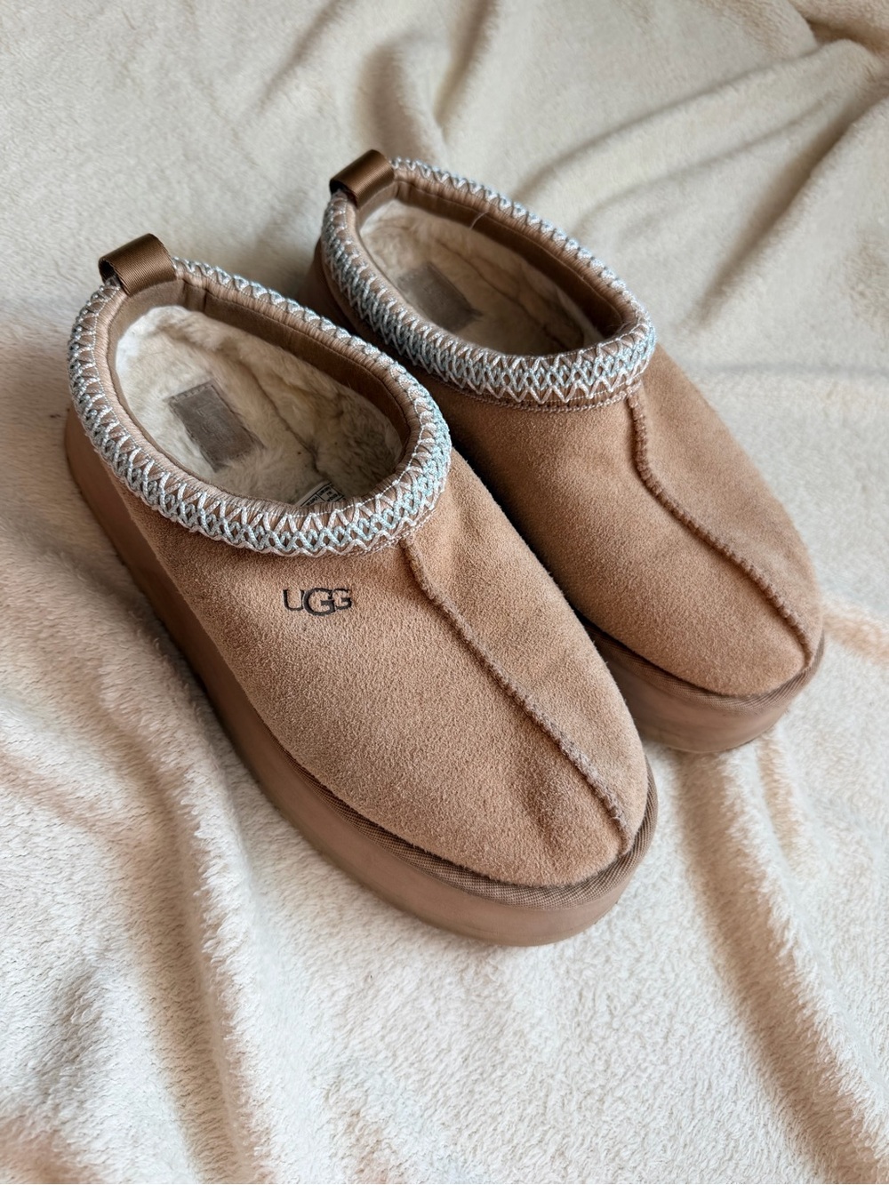 Ugg Tasman light tan platform size 8